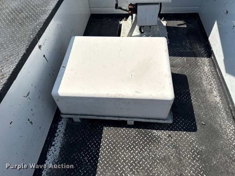 image for item NU9648 2017 Ford F450 Super Duty bucket truck