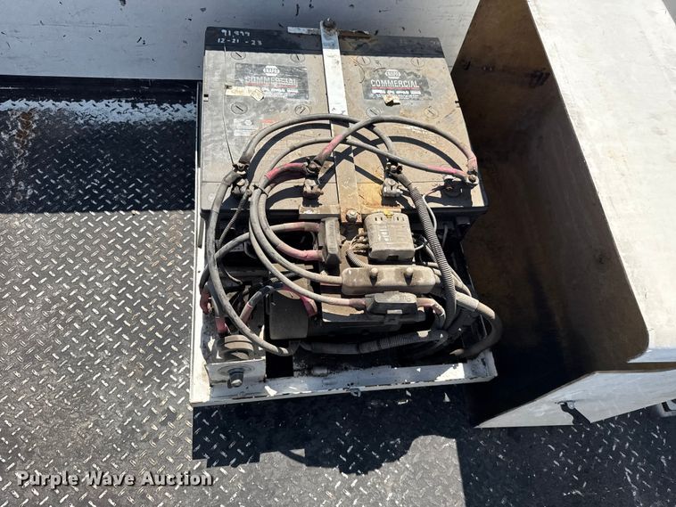 image for item NU9648 2017 Ford F450 Super Duty bucket truck