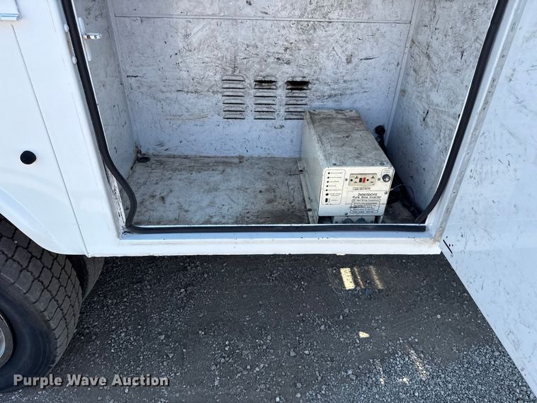 image for item NU9648 2017 Ford F450 Super Duty bucket truck