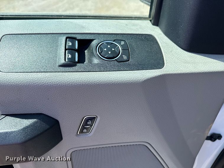 image for item NU9648 2017 Ford F450 Super Duty bucket truck