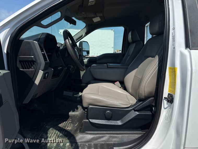 image for item NU9648 2017 Ford F450 Super Duty bucket truck