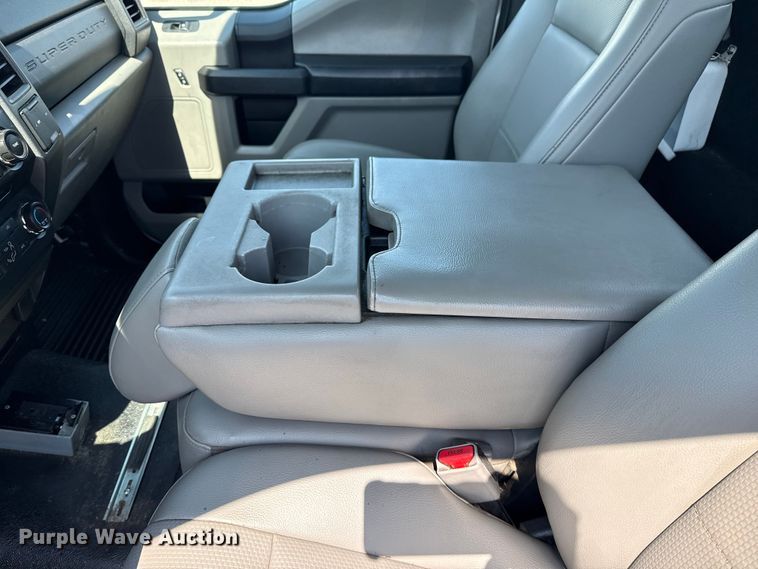 image for item NU9648 2017 Ford F450 Super Duty bucket truck