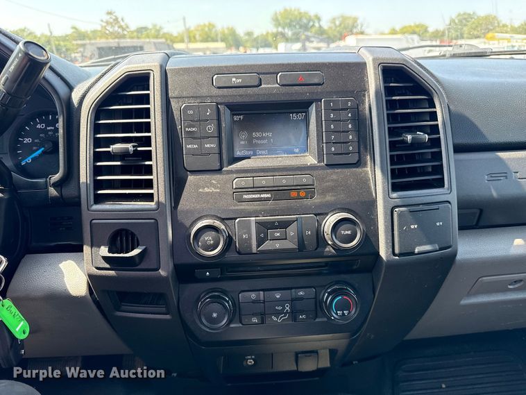 image for item NU9648 2017 Ford F450 Super Duty bucket truck