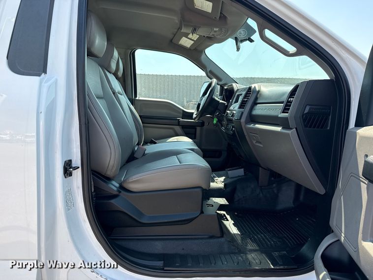 image for item NU9648 2017 Ford F450 Super Duty bucket truck