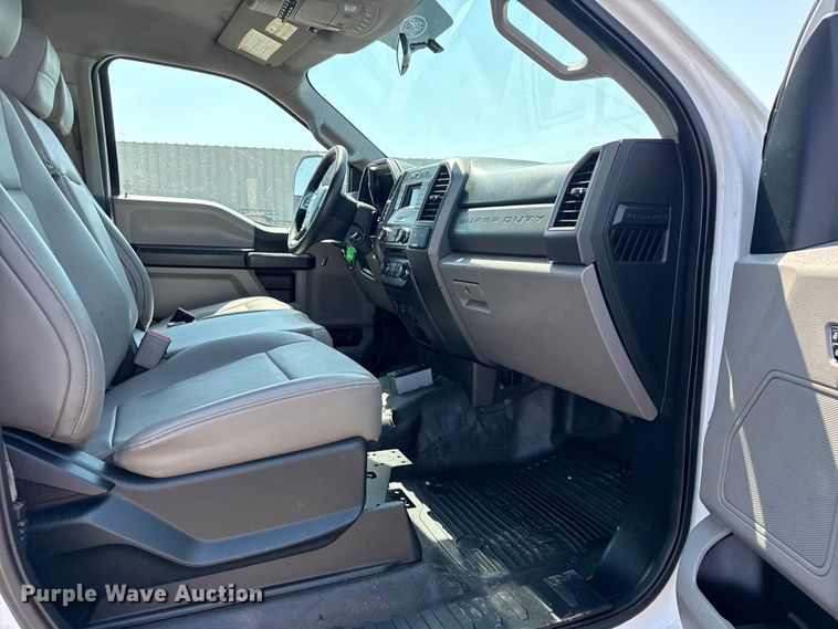 image for item NU9648 2017 Ford F450 Super Duty bucket truck