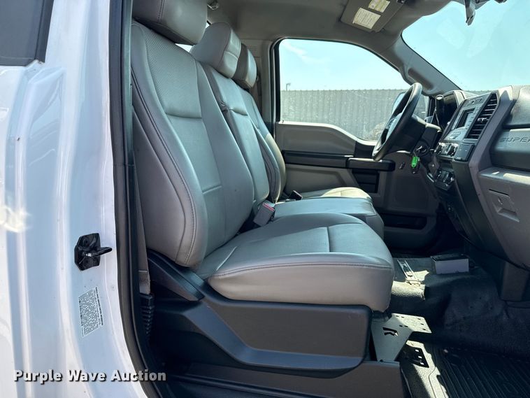 image for item NU9648 2017 Ford F450 Super Duty bucket truck