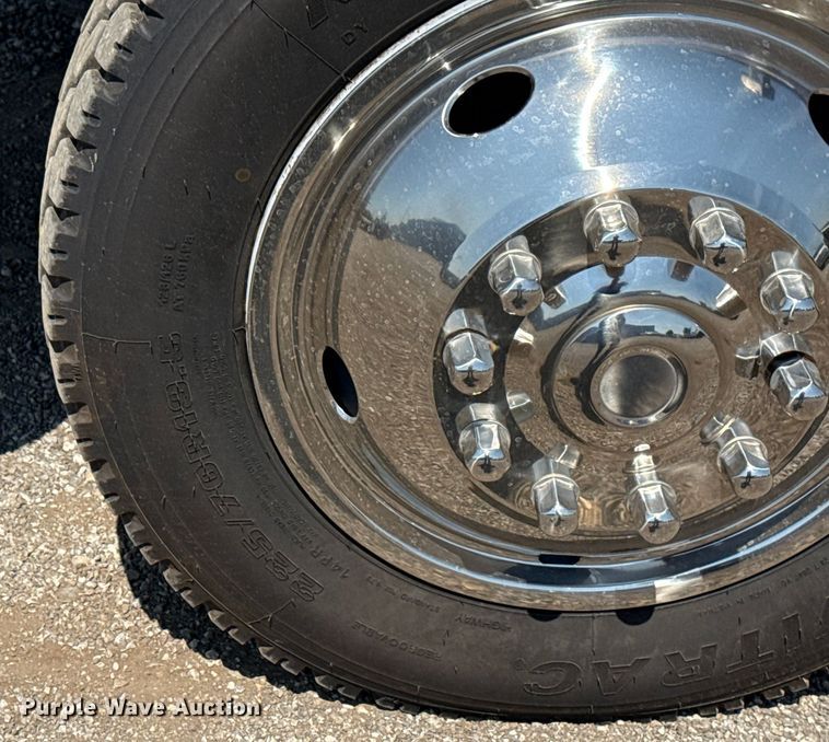 image for item NU9648 2017 Ford F450 Super Duty bucket truck