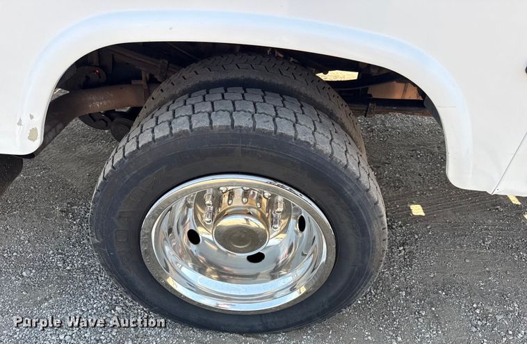 image for item NU9648 2017 Ford F450 Super Duty bucket truck