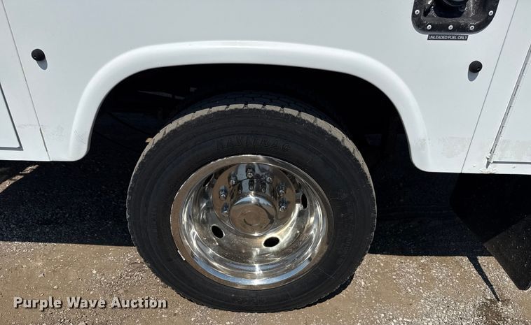 image for item NU9648 2017 Ford F450 Super Duty bucket truck