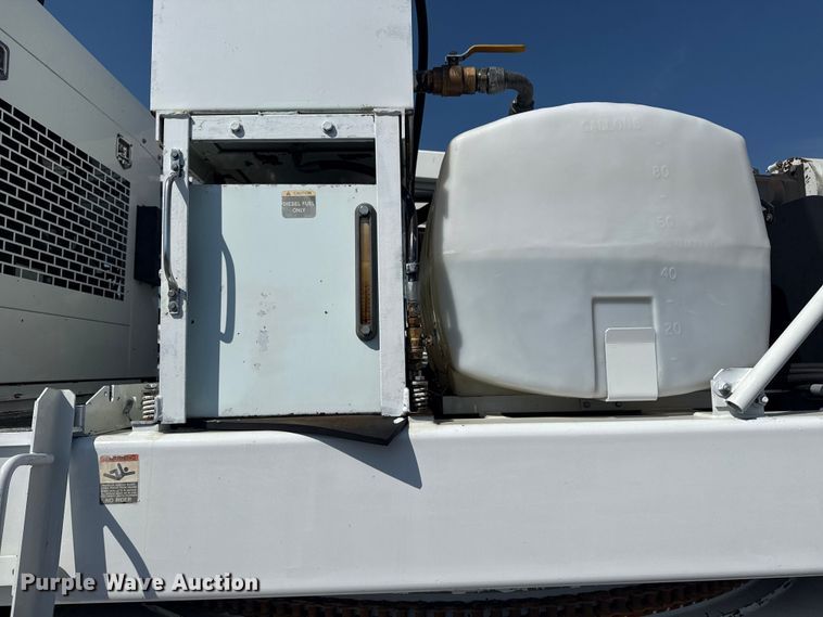 image for item NU9651 2005 International 7400 drilling rig truck