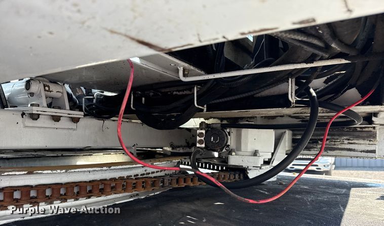 image for item NU9651 2005 International 7400 drilling rig truck