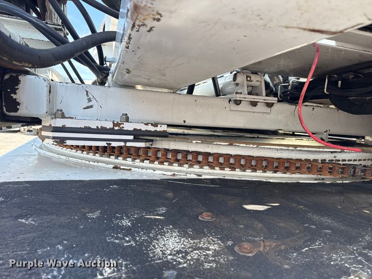 image for item NU9651 2005 International 7400 drilling rig truck