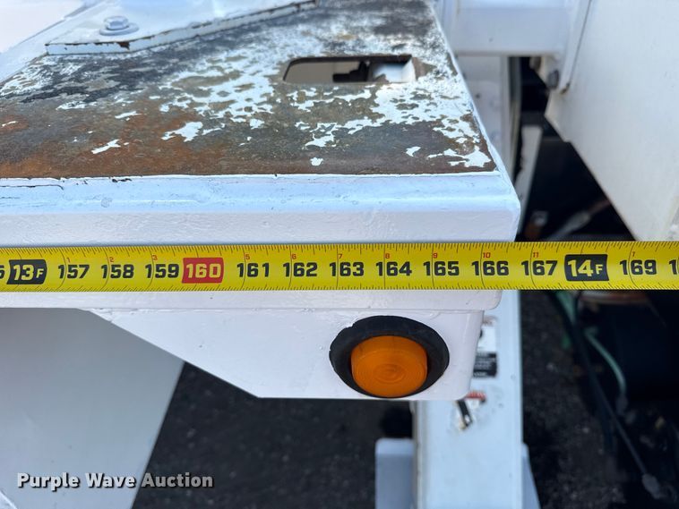 image for item NU9651 2005 International 7400 drilling rig truck