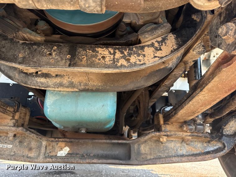 image for item NU9651 2005 International 7400 drilling rig truck