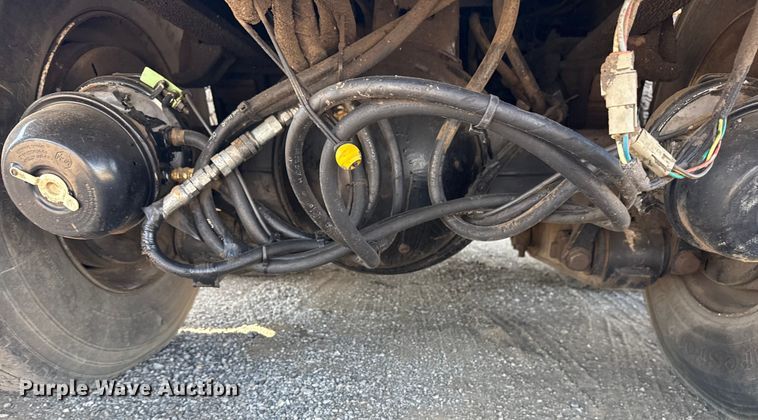 image for item NU9651 2005 International 7400 drilling rig truck