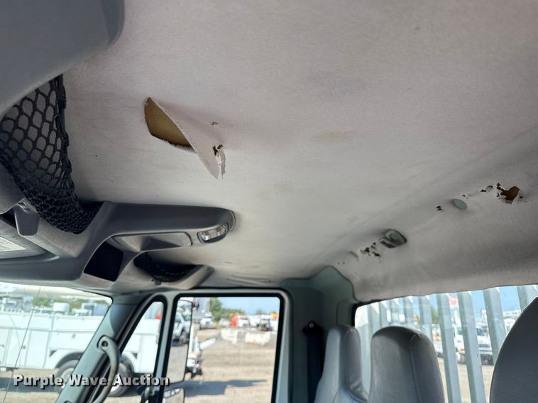 image for item NU9651 2005 International 7400 drilling rig truck