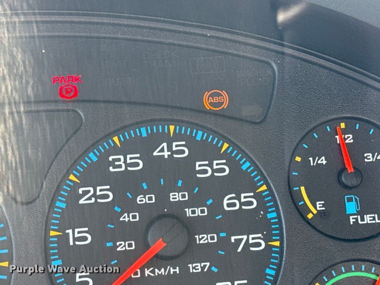 image for item NU9651 2005 International 7400 drilling rig truck