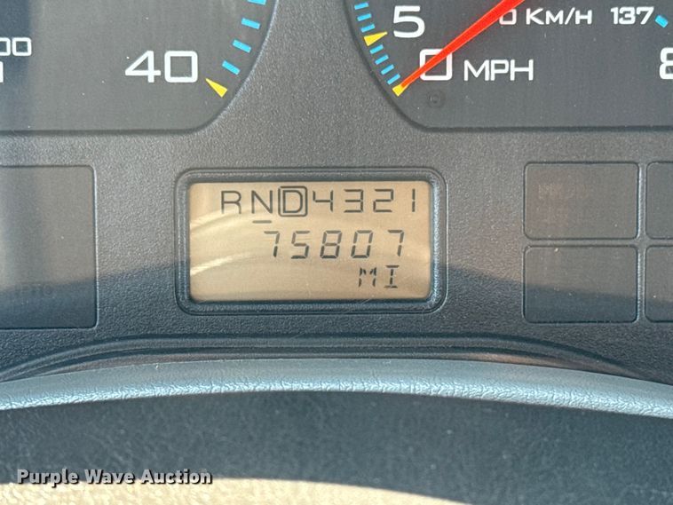 image for item NU9651 2005 International 7400 drilling rig truck