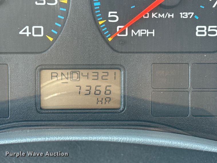 image for item NU9651 2005 International 7400 drilling rig truck