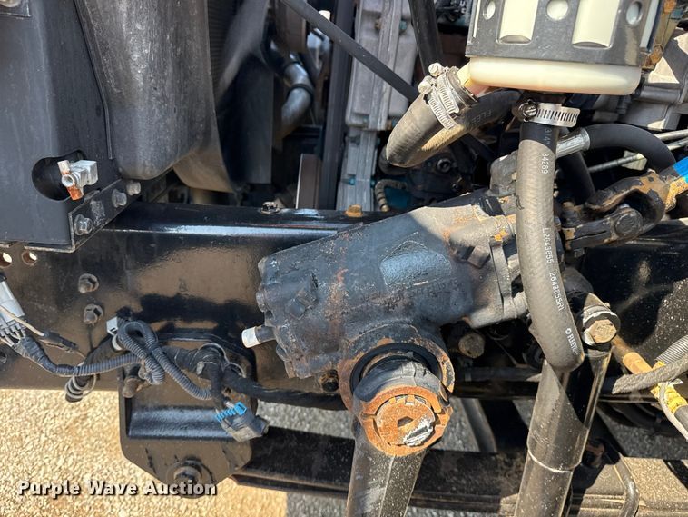 image for item NU9651 2005 International 7400 drilling rig truck