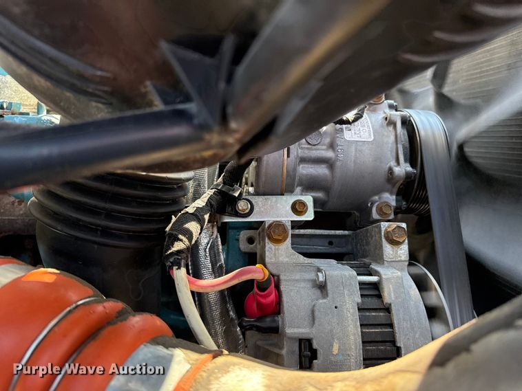 image for item NU9651 2005 International 7400 drilling rig truck