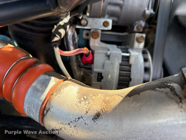 image for item NU9651 2005 International 7400 drilling rig truck