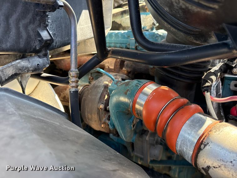 image for item NU9651 2005 International 7400 drilling rig truck