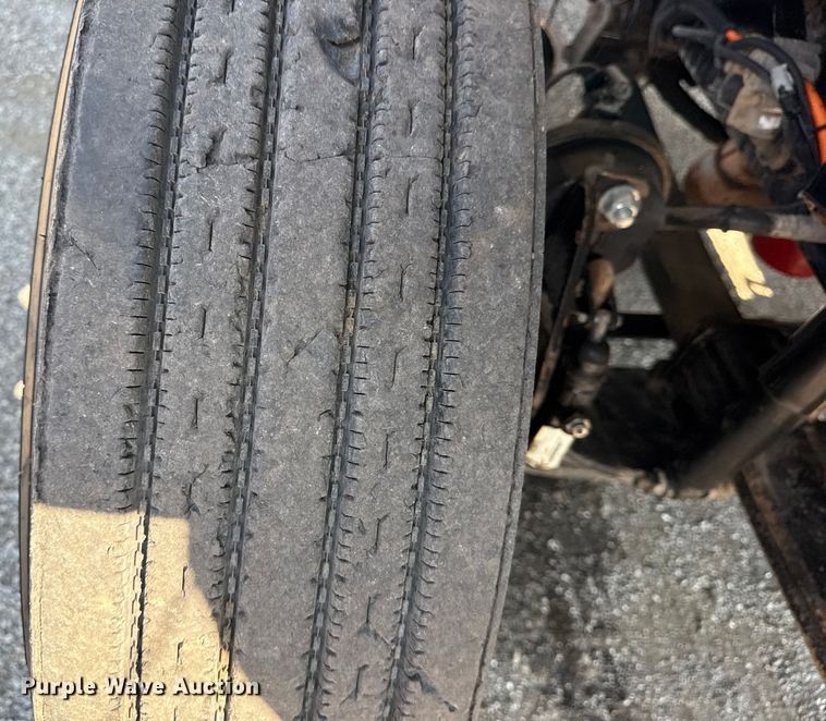 image for item NU9651 2005 International 7400 drilling rig truck