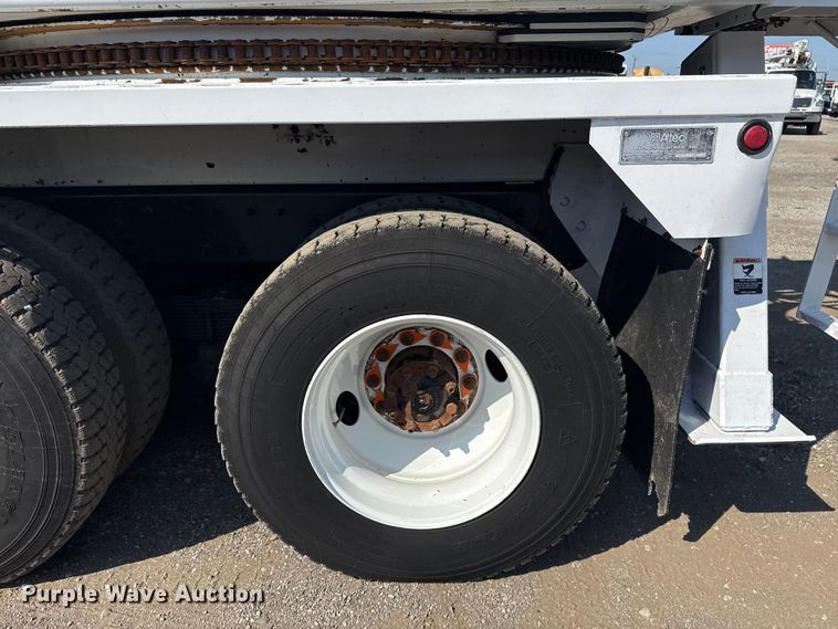 image for item NU9651 2005 International 7400 drilling rig truck