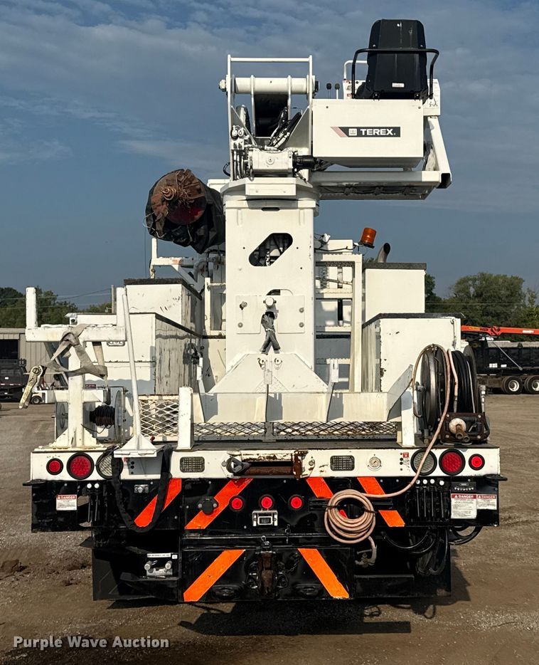 image for item NU9652 2019 Freightliner Business Class M2 digger derrick truck