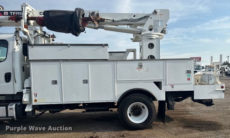 image for item NU9652 2019 Freightliner Business Class M2 digger derrick truck