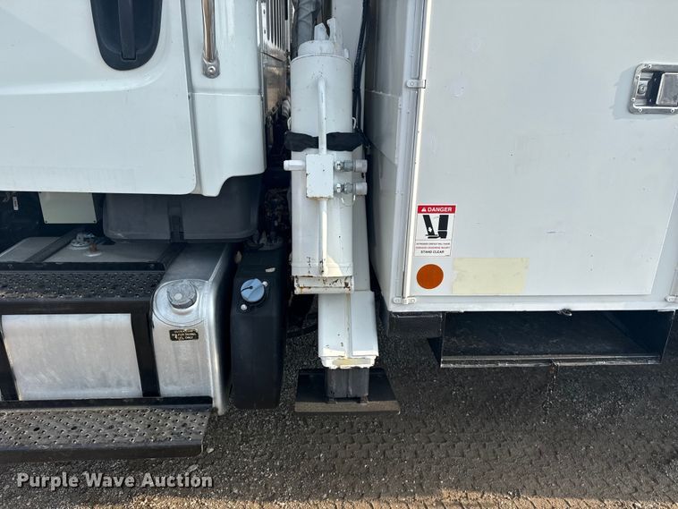 image for item NU9652 2019 Freightliner Business Class M2 digger derrick truck