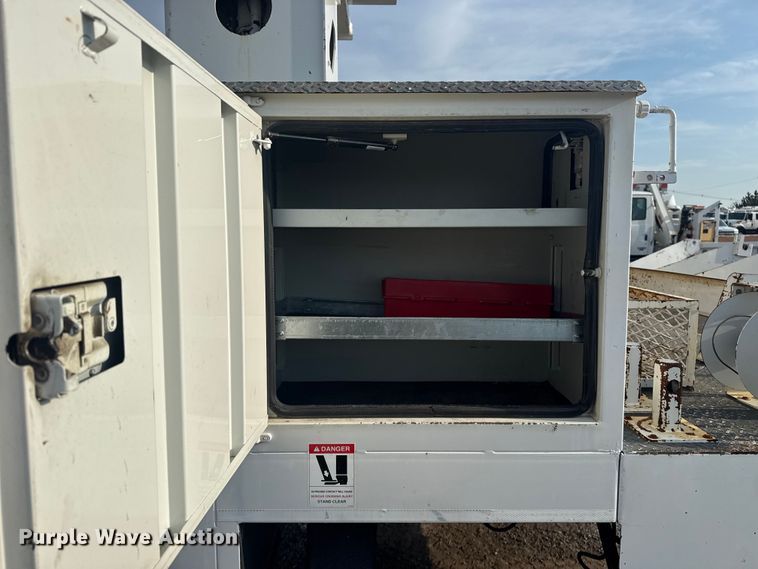 image for item NU9652 2019 Freightliner Business Class M2 digger derrick truck