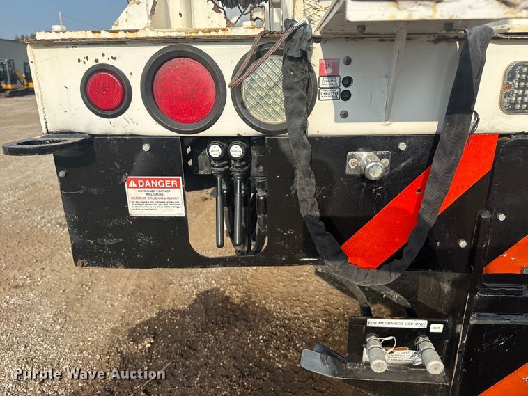 image for item NU9652 2019 Freightliner Business Class M2 digger derrick truck