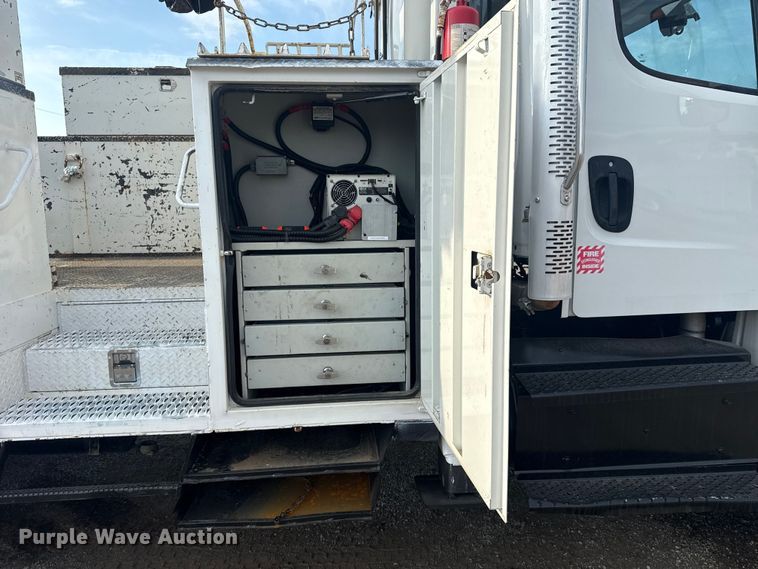 image for item NU9652 2019 Freightliner Business Class M2 digger derrick truck