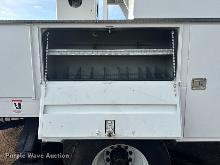 image for item NU9652 2019 Freightliner Business Class M2 digger derrick truck