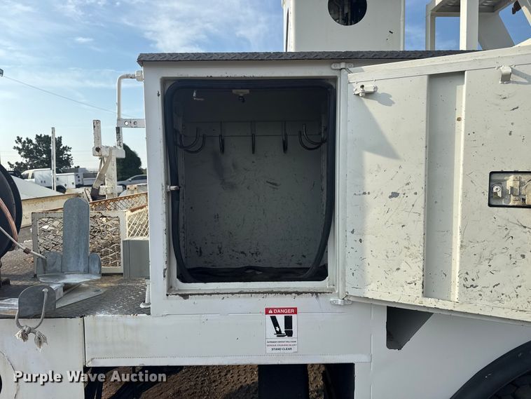 image for item NU9652 2019 Freightliner Business Class M2 digger derrick truck