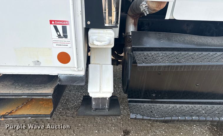 image for item NU9652 2019 Freightliner Business Class M2 digger derrick truck