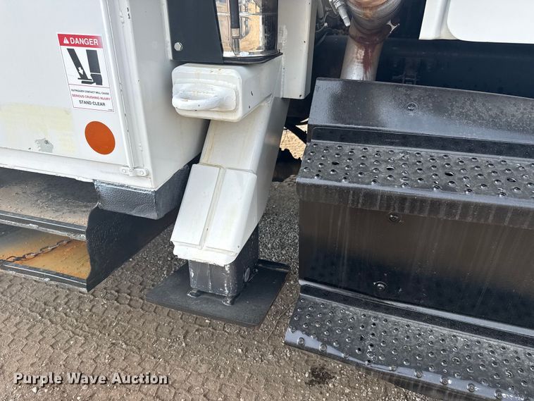 image for item NU9652 2019 Freightliner Business Class M2 digger derrick truck