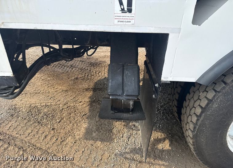 image for item NU9652 2019 Freightliner Business Class M2 digger derrick truck