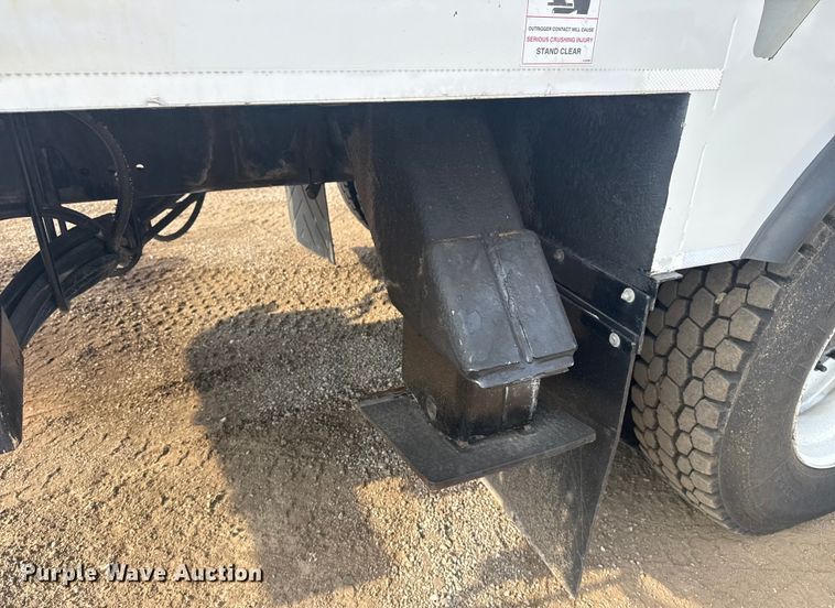 image for item NU9652 2019 Freightliner Business Class M2 digger derrick truck