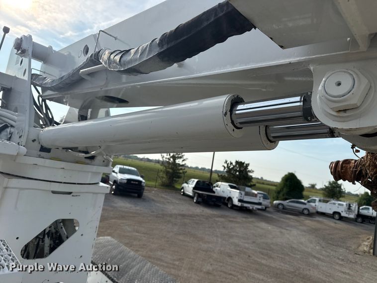 image for item NU9652 2019 Freightliner Business Class M2 digger derrick truck