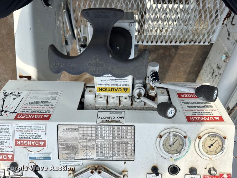 image for item NU9652 2019 Freightliner Business Class M2 digger derrick truck