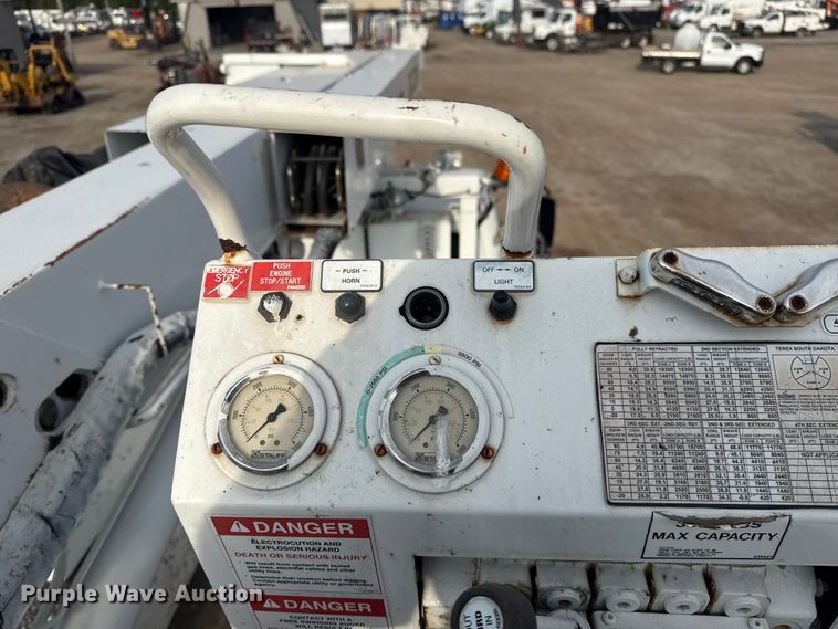 image for item NU9652 2019 Freightliner Business Class M2 digger derrick truck