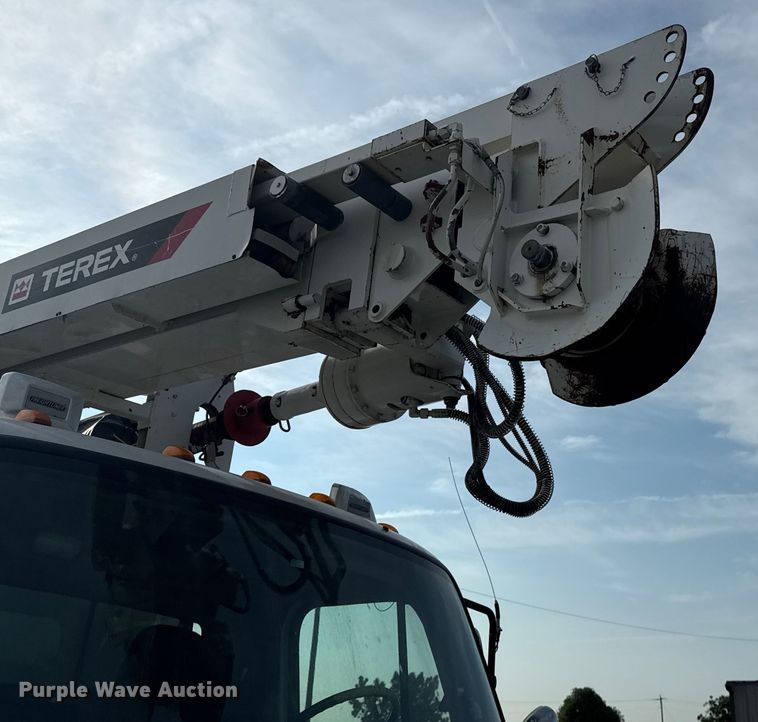 image for item NU9652 2019 Freightliner Business Class M2 digger derrick truck