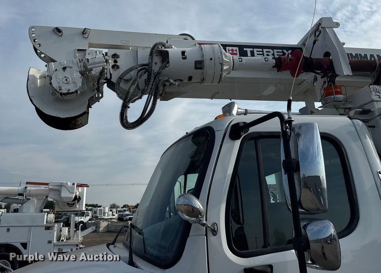 image for item NU9652 2019 Freightliner Business Class M2 digger derrick truck