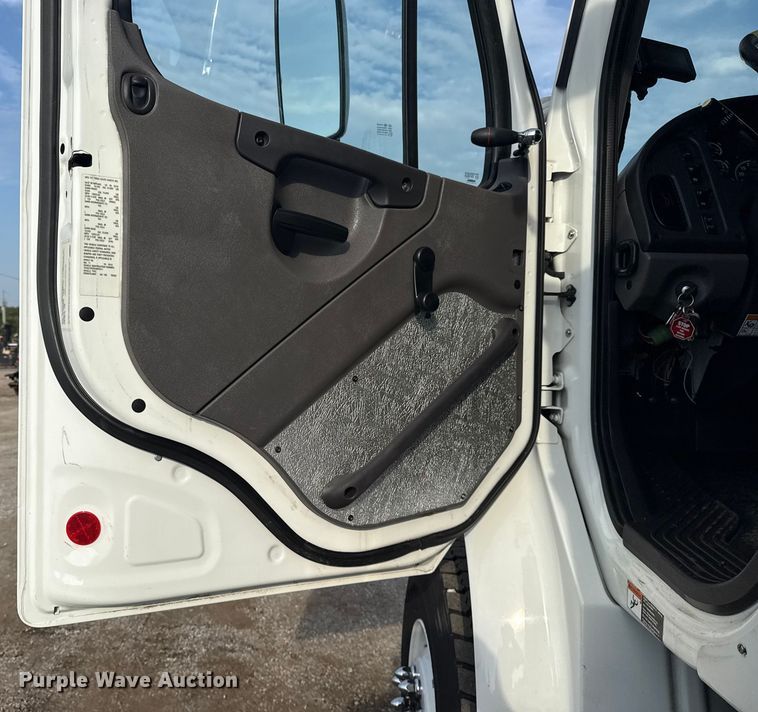 image for item NU9652 2019 Freightliner Business Class M2 digger derrick truck