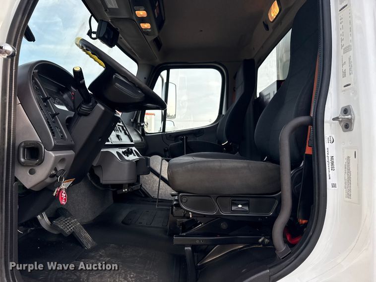 image for item NU9652 2019 Freightliner Business Class M2 digger derrick truck