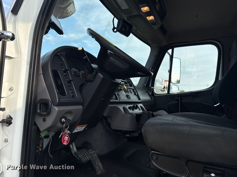 image for item NU9652 2019 Freightliner Business Class M2 digger derrick truck