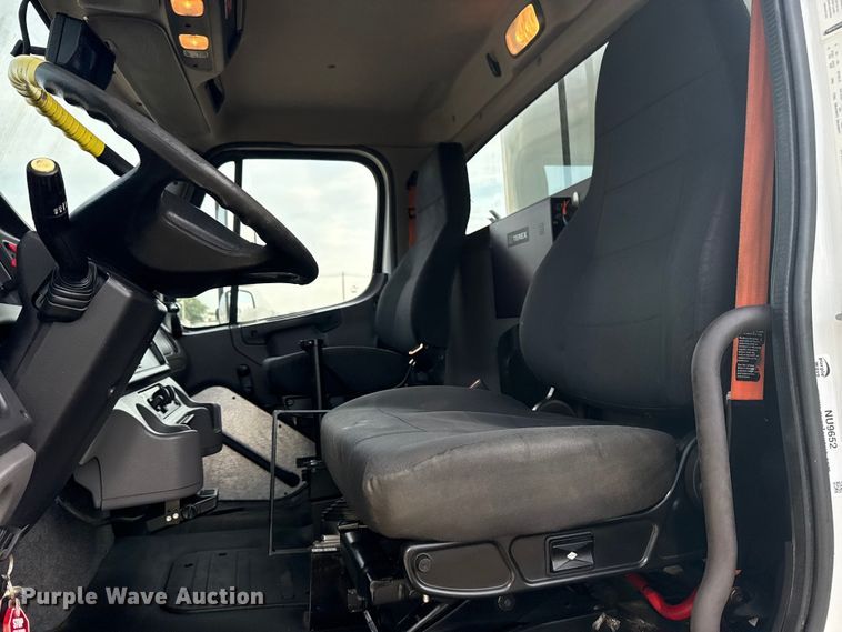 image for item NU9652 2019 Freightliner Business Class M2 digger derrick truck